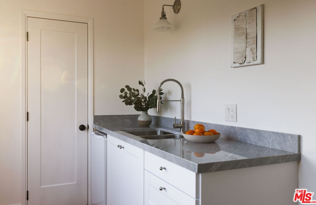 434 Crane Blvd, Los Angeles CA  90065-5053 exterior