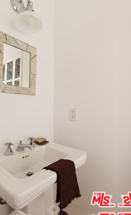 434 Crane Blvd, Los Angeles CA  90065-5053 exterior