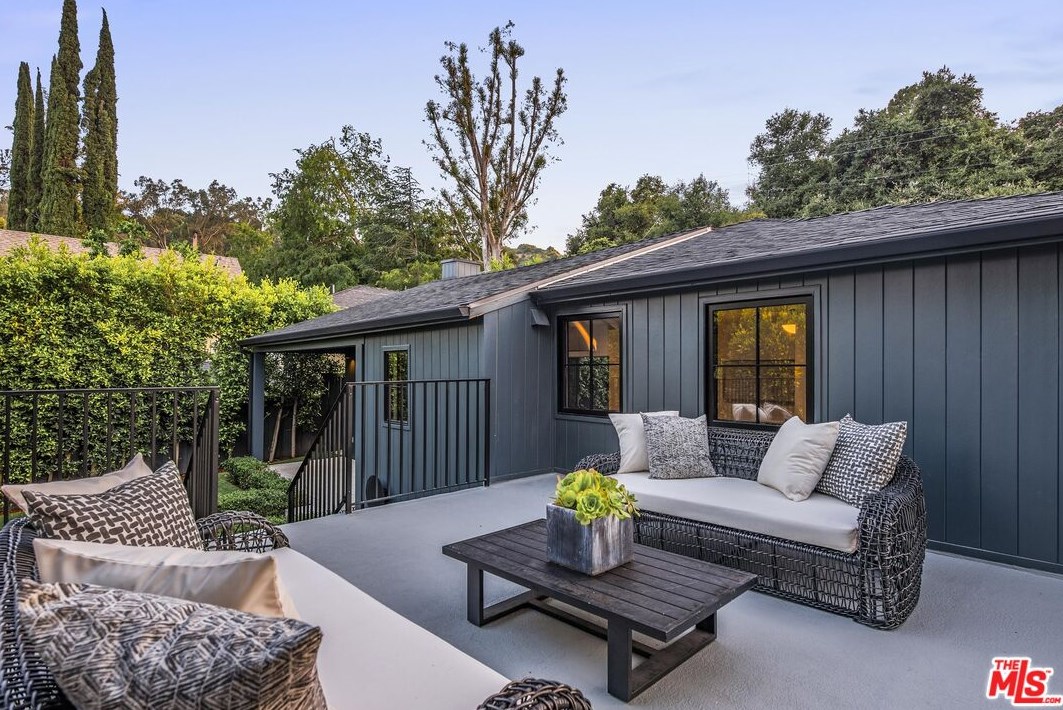 12170 Laurel Terrace Dr, North Hollywood, CA 91604