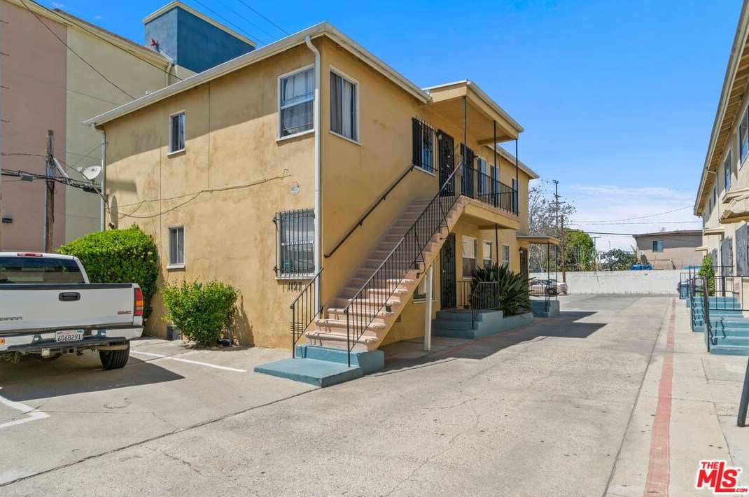 1129 52nd St, Los Angeles CA  90058-3333 exterior