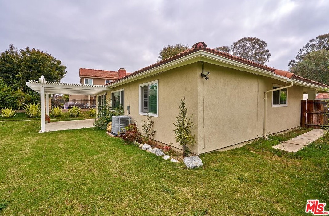 1619 Camden Pl, Fullerton CA  92833-2056 exterior