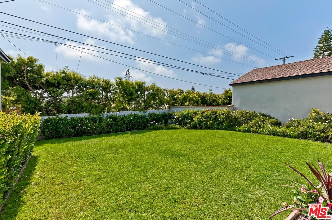 8117 Chase Ave, Los Angeles CA  90045-2732 exterior