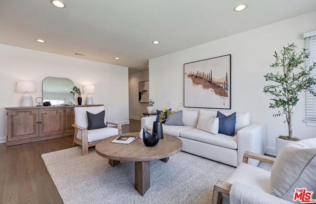 8117 Chase Ave, Los Angeles CA  90045-2732 exterior