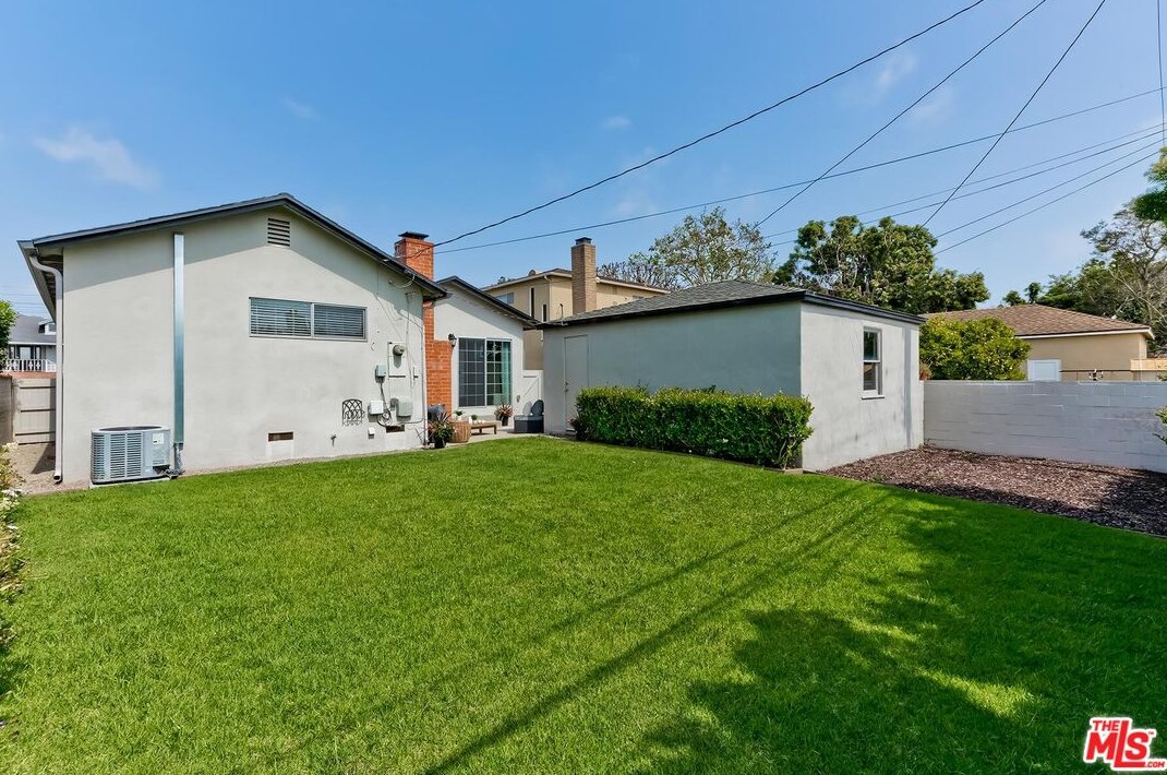 8117 Chase Ave, Los Angeles CA  90045-2732 exterior