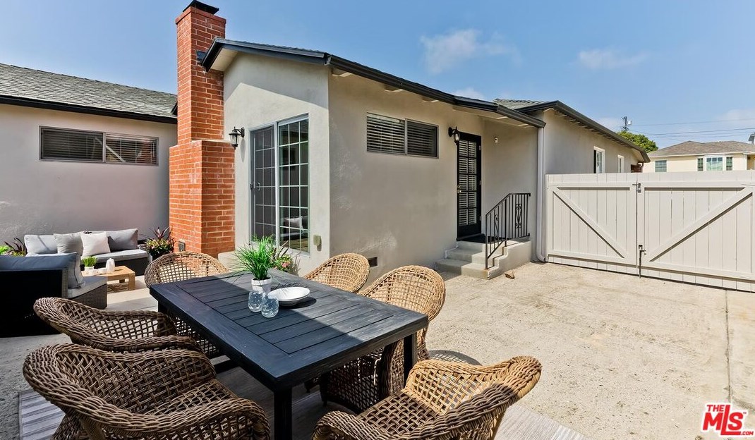 8117 Chase Ave, Los Angeles CA  90045-2732 exterior