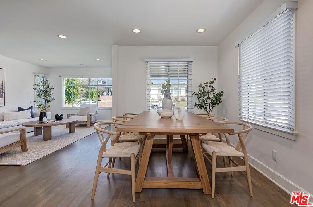 8117 Chase Ave, Los Angeles CA  90045-2732 exterior