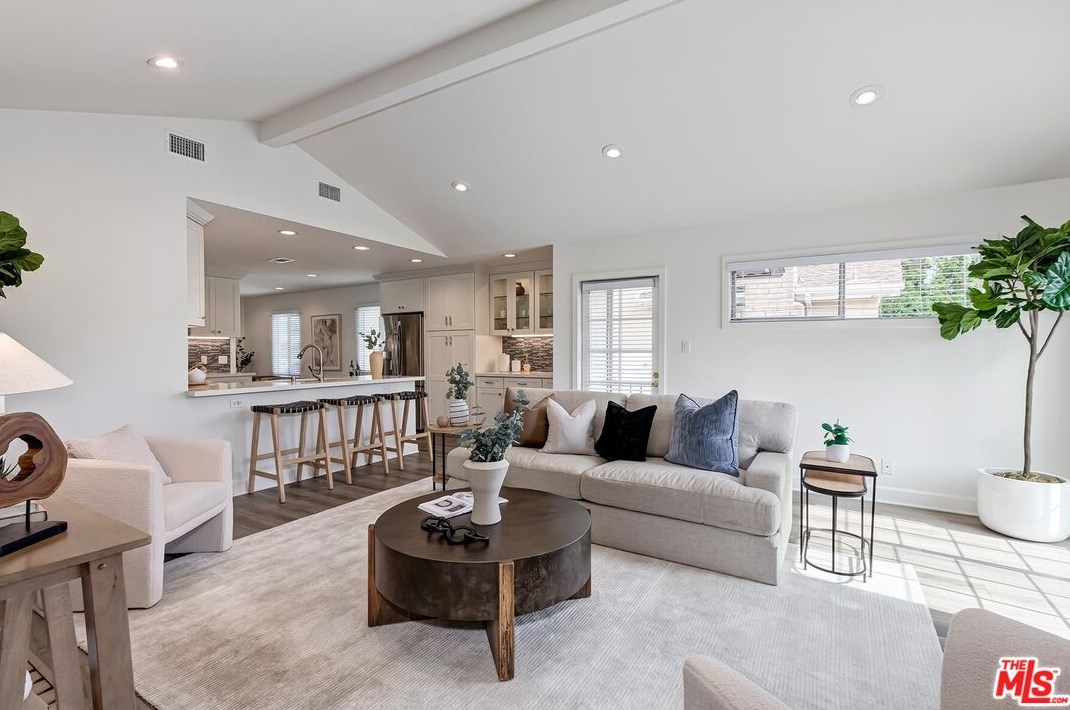8117 Chase Ave, Los Angeles CA  90045-2732 exterior