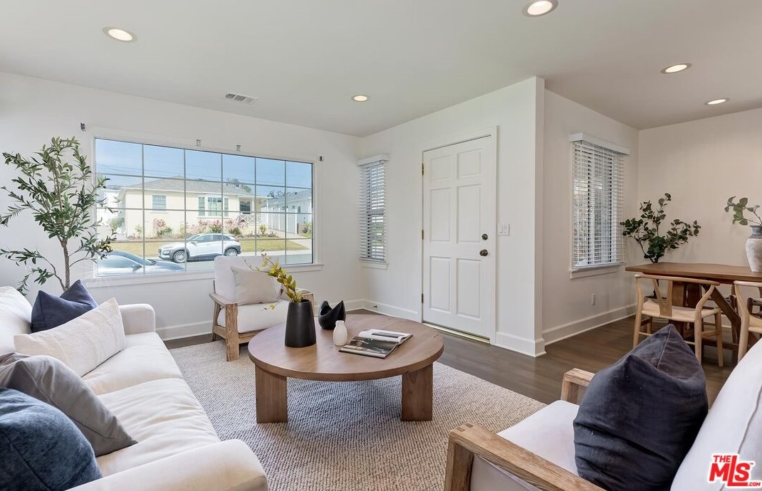 8117 Chase Ave, Los Angeles CA  90045-2732 exterior
