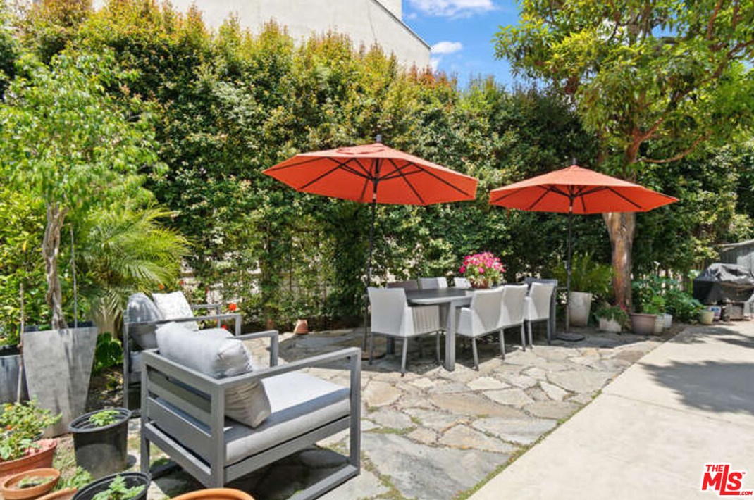 3748 Lockland Dr, Los Angeles CA  90008-3543 exterior