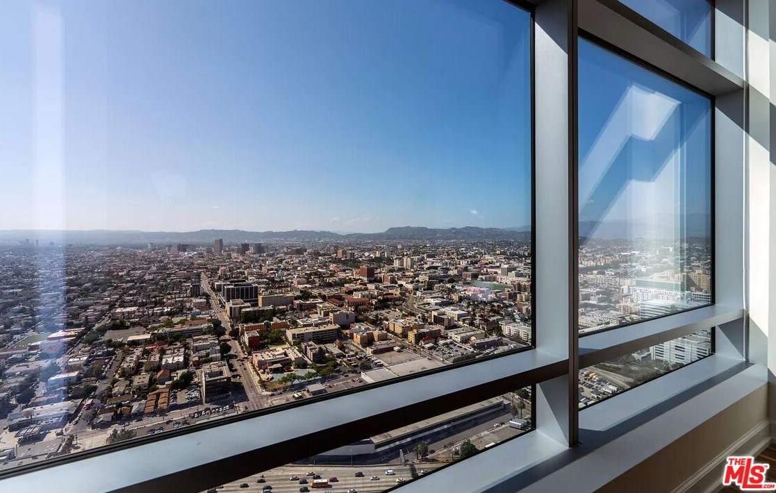 900 Olympic Blvd, Los Angeles CA  90015-1338 exterior