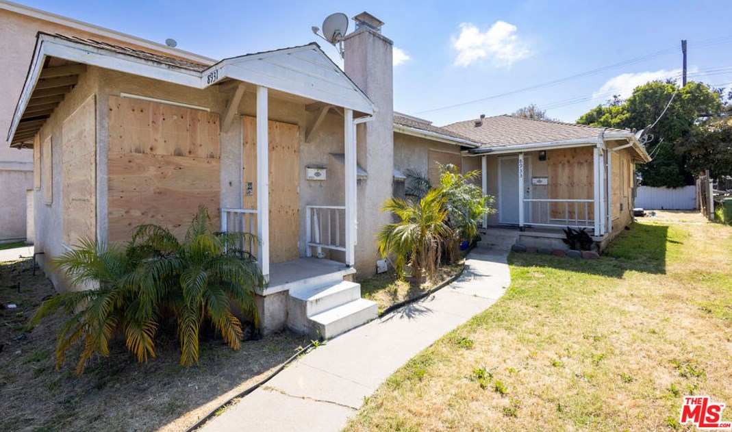 8931 Ramsgate Ave, Los Angeles, CA 90045-4611