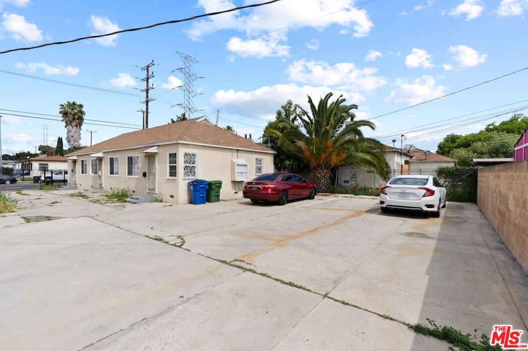 9814 Hoover St, Los Angeles, CA 90044-4638