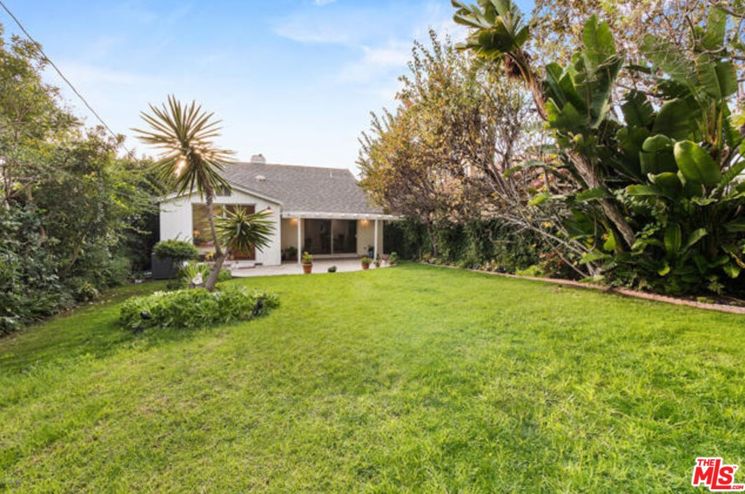 134 Bowling Green Way, Los Angeles CA  90049-2814 exterior