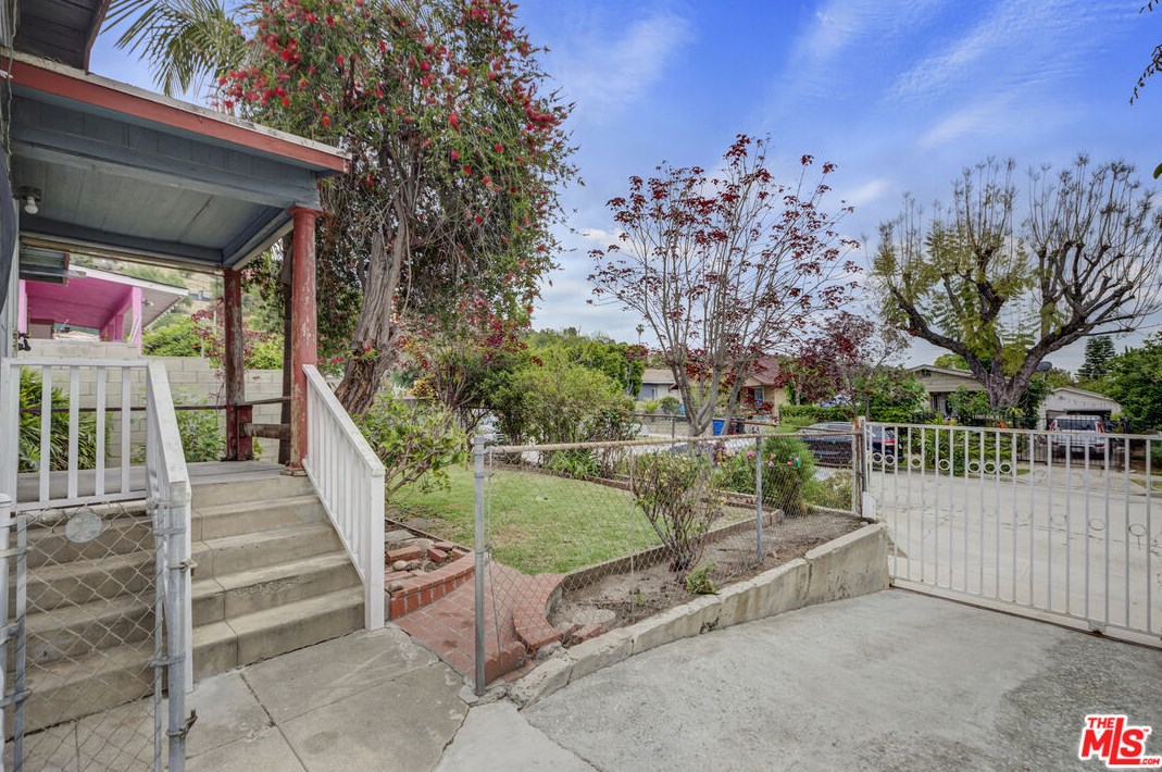3005 Asbury St, Los Angeles, CA 90065-1830