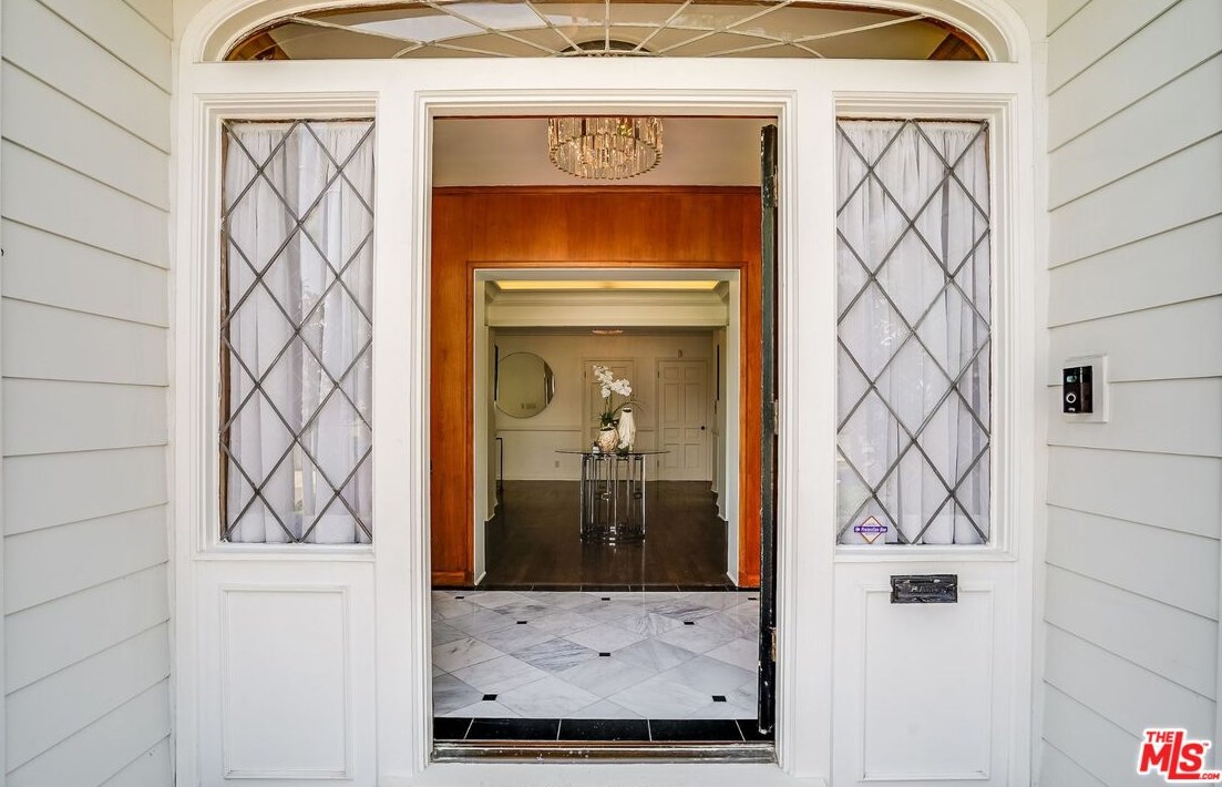 4040 Mount Vernon Dr, Los Angeles CA  90043-1005 exterior
