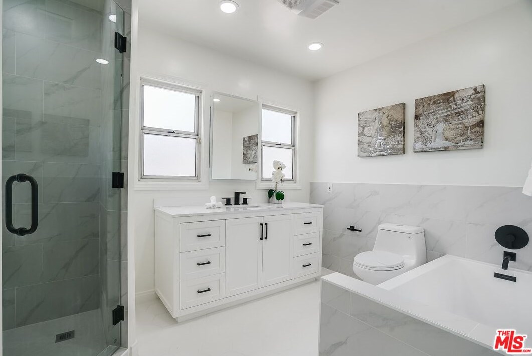 4040 Mount Vernon Dr, Los Angeles CA  90043-1005 exterior