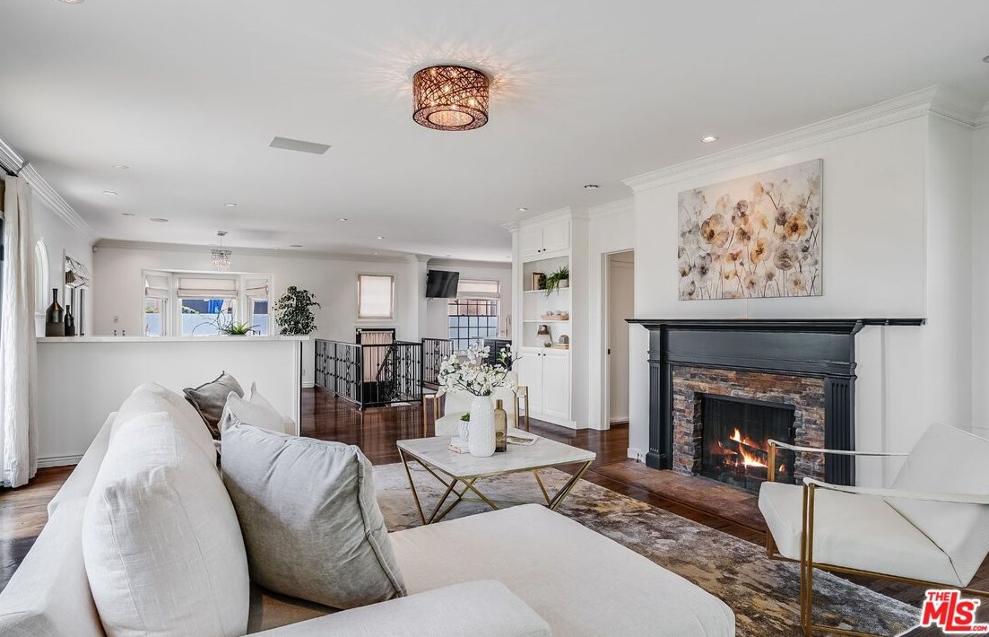 4040 Mount Vernon Dr, Los Angeles CA  90043-1005 exterior