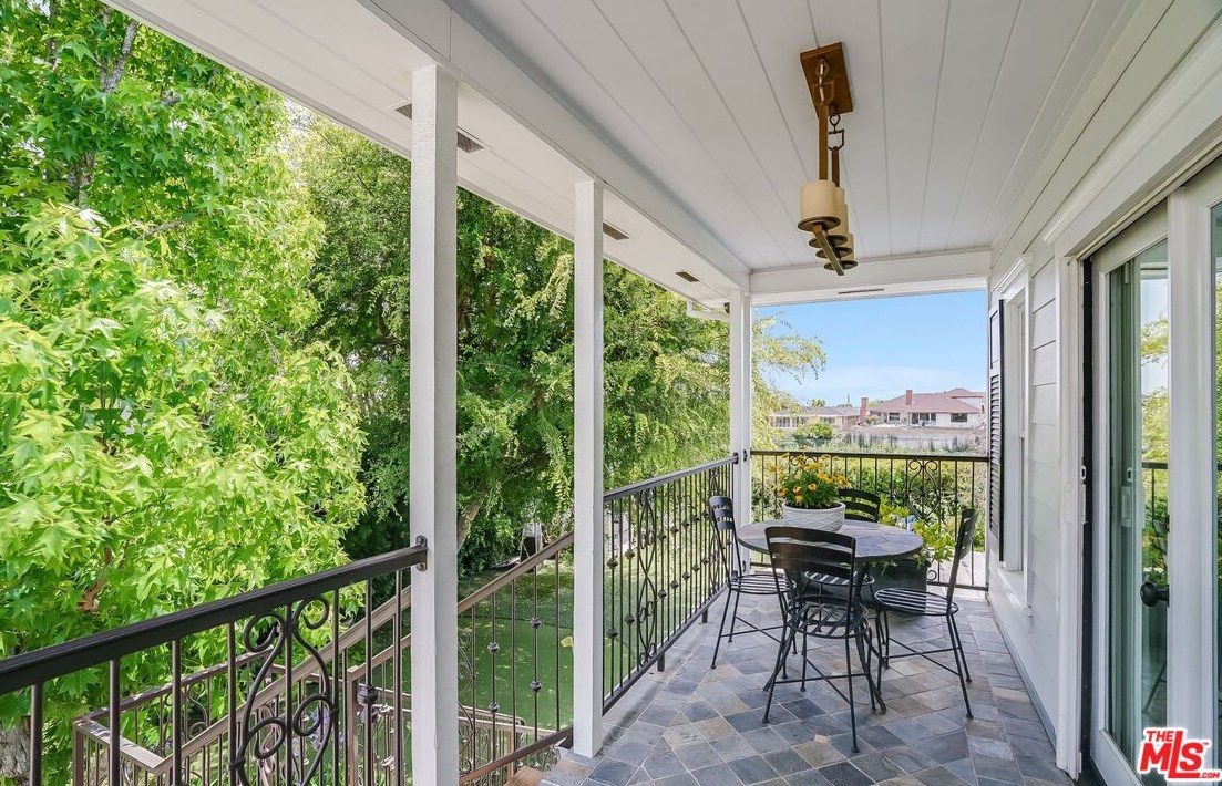 4040 Mount Vernon Dr, Los Angeles CA  90043-1005 exterior