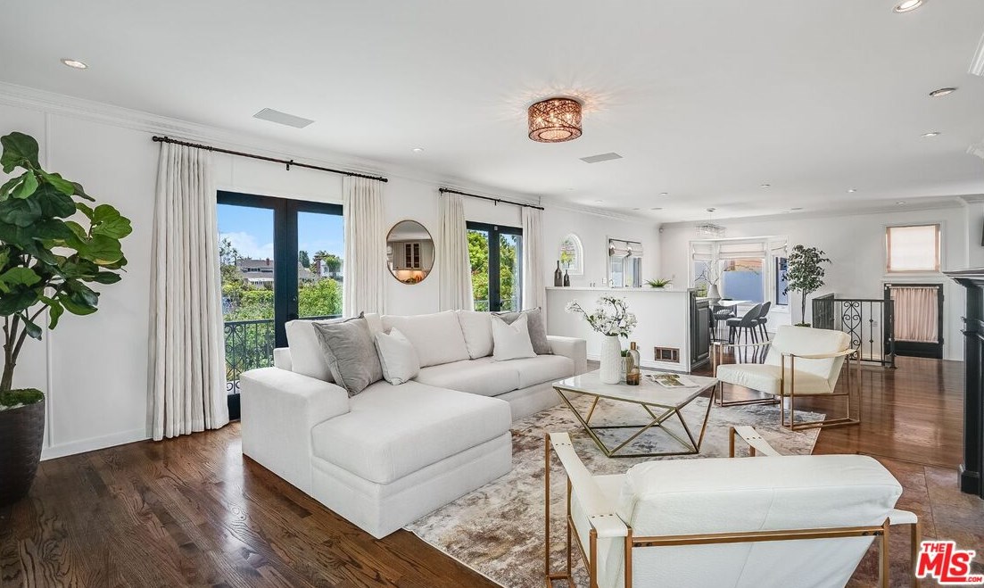 4040 Mount Vernon Dr, Los Angeles CA  90043-1005 exterior