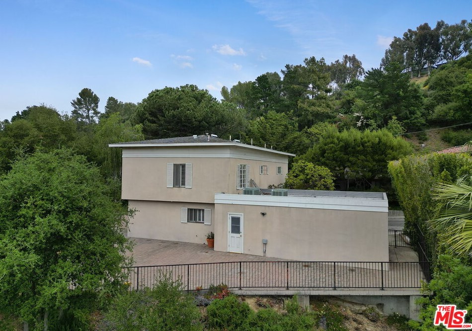 2445 Nalin Dr, Los Angeles CA  90077-1806 exterior