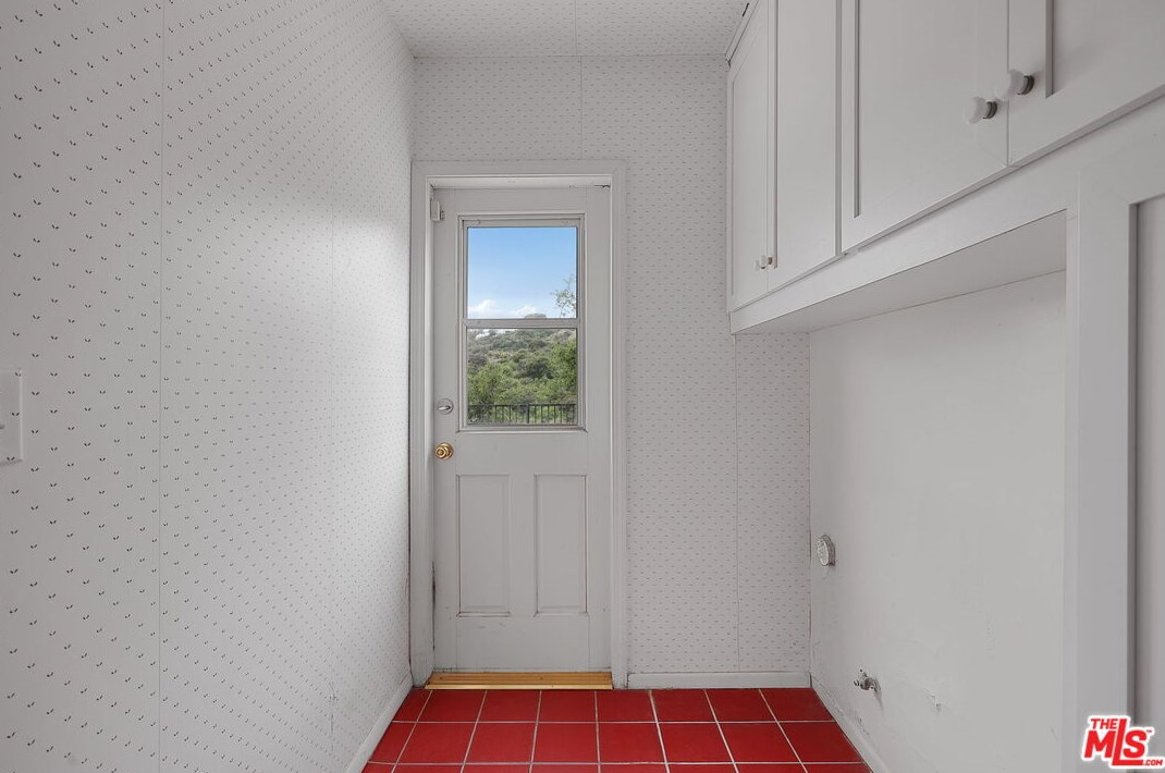 2445 Nalin Dr, Los Angeles CA  90077-1806 exterior