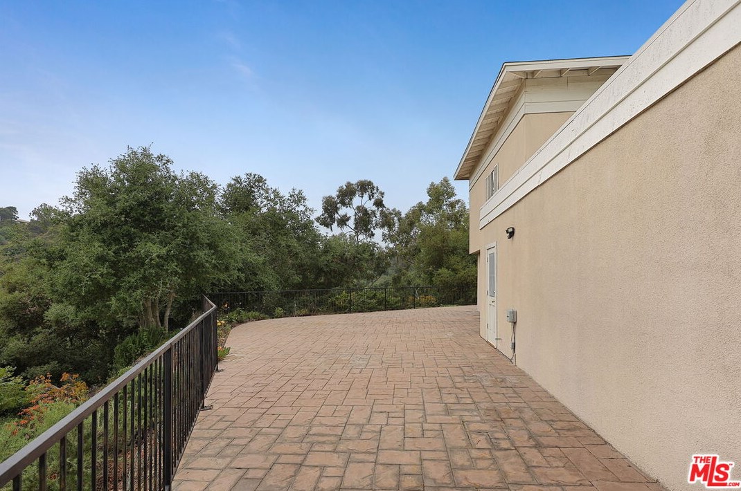 2445 Nalin Dr, Los Angeles CA  90077-1806 exterior