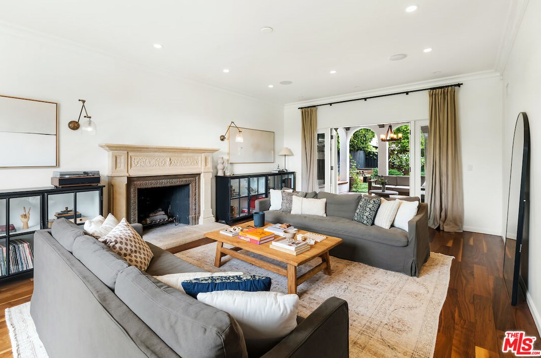 420 Bentley Ave, Los Angeles CA  90049-3513 exterior
