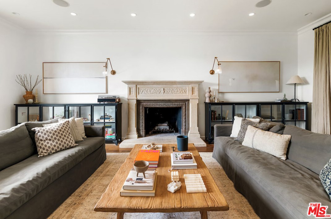 420 Bentley Ave, Los Angeles CA  90049-3513 exterior