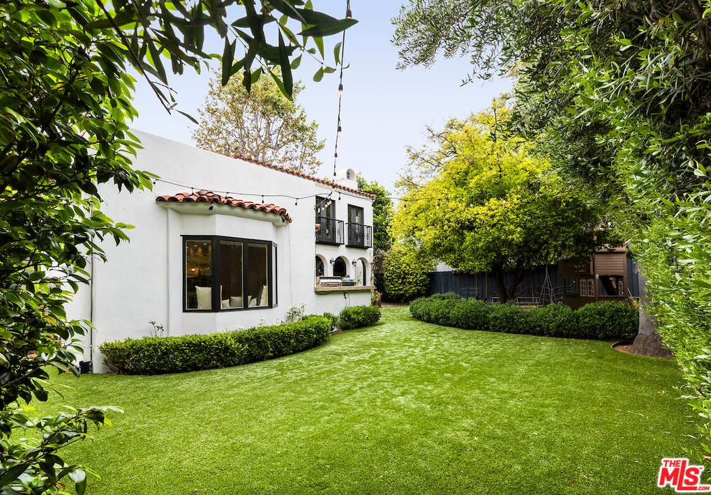 420 Bentley Ave, Los Angeles CA  90049-3513 exterior