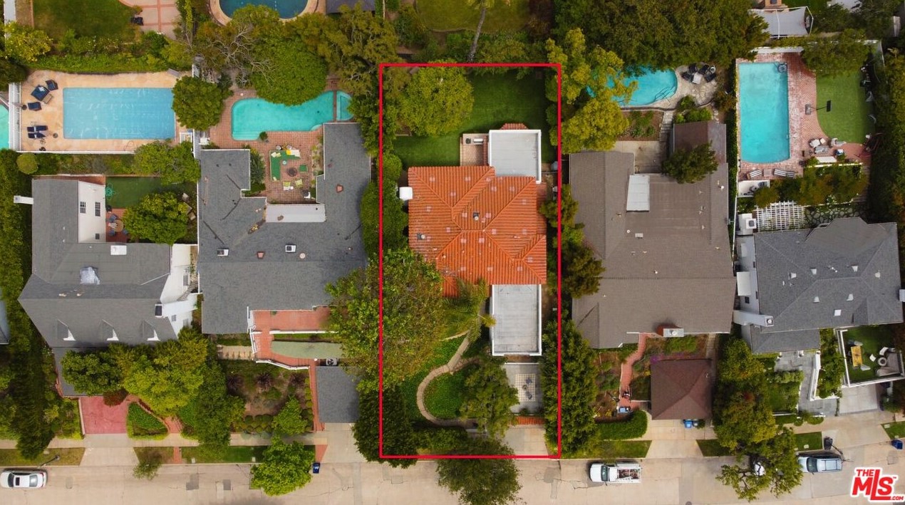 420 Bentley Ave, Los Angeles CA  90049-3513 exterior