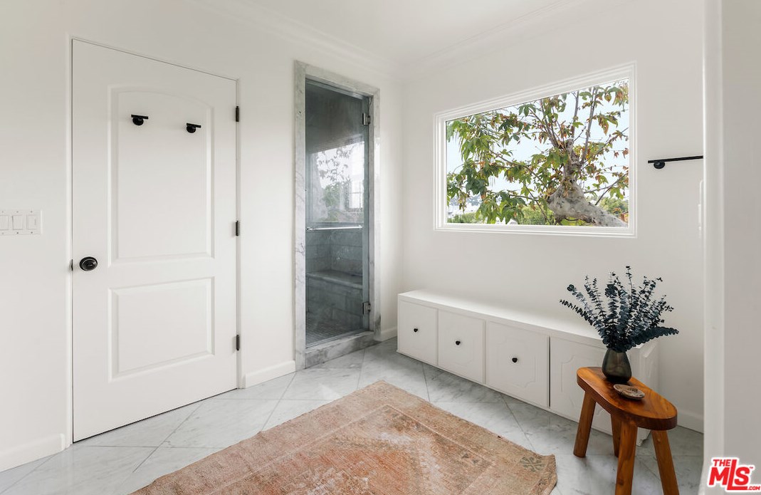 420 Bentley Ave, Los Angeles CA  90049-3513 exterior