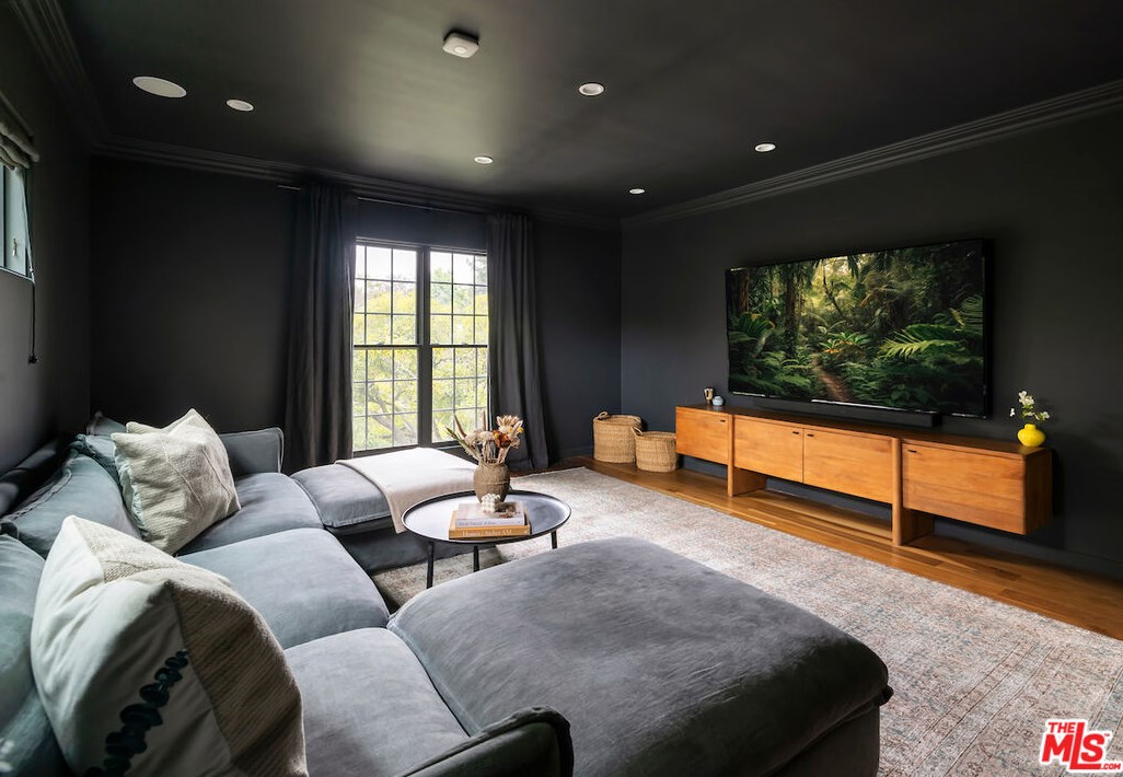 420 Bentley Ave, Los Angeles CA  90049-3513 exterior