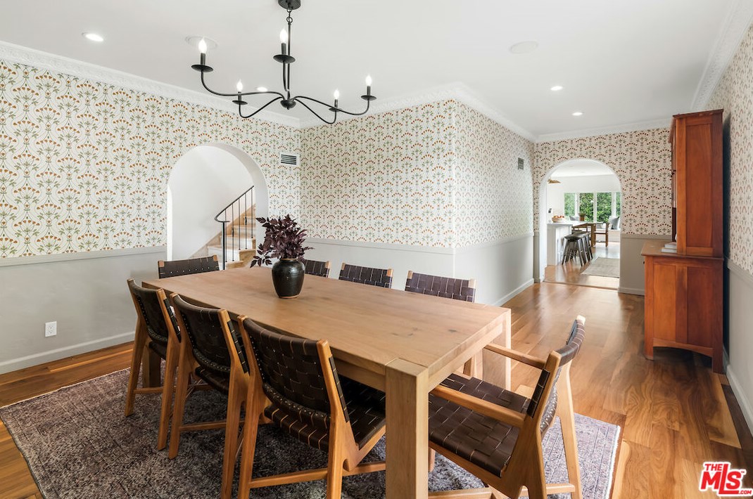 420 Bentley Ave, Los Angeles CA  90049-3513 exterior