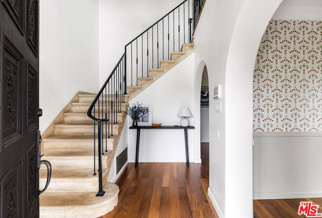 420 Bentley Ave, Los Angeles CA  90049-3513 exterior