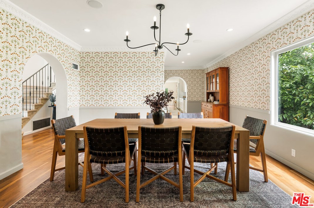 420 Bentley Ave, Los Angeles CA  90049-3513 exterior