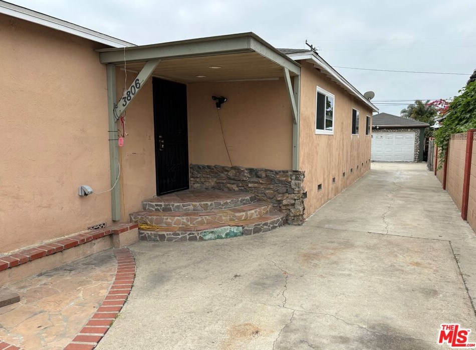 3806 115th St, Hawthorne, CA 90250-2620