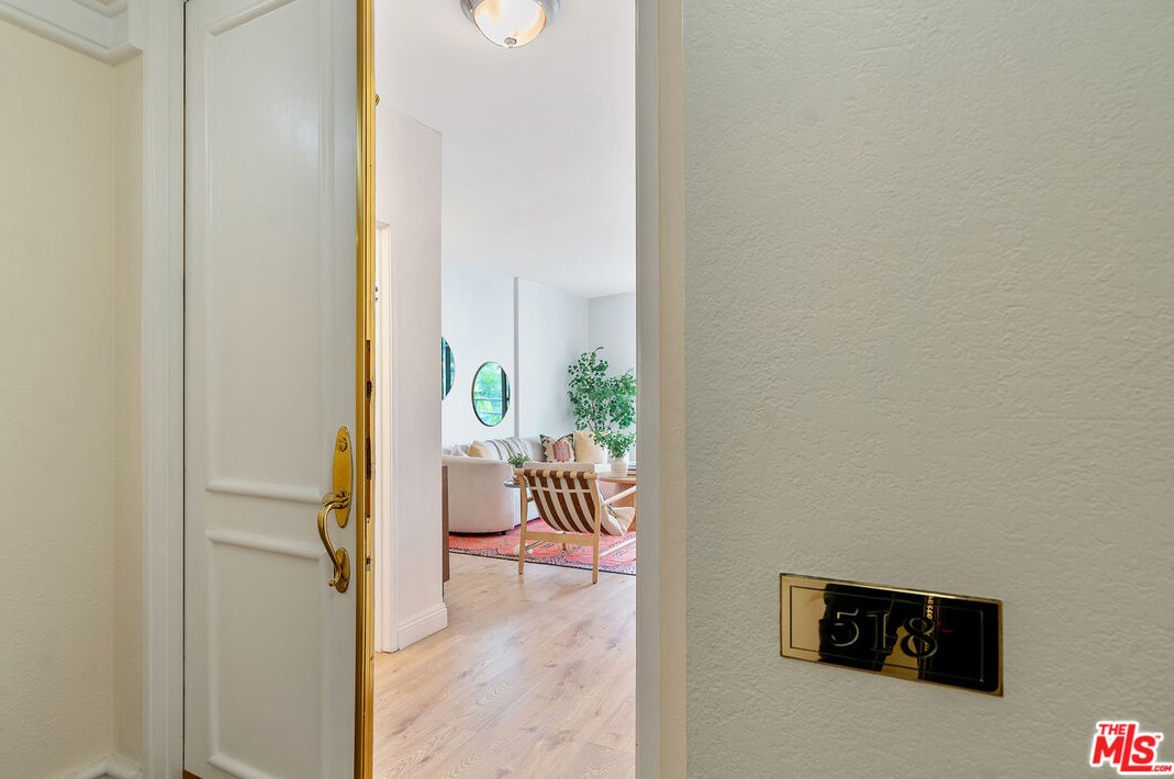 1131 Alta Loma Rd #518, Los Angeles, CA 90069