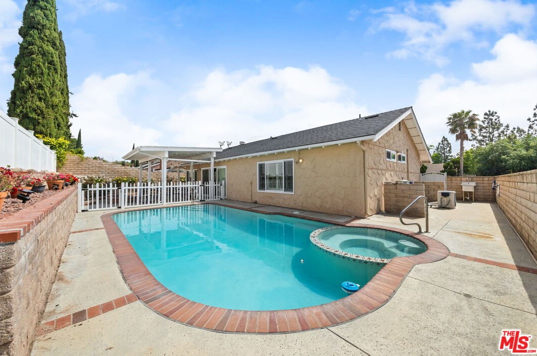 2507 Graystone Pl, Simi Valley, CA 93065-2146