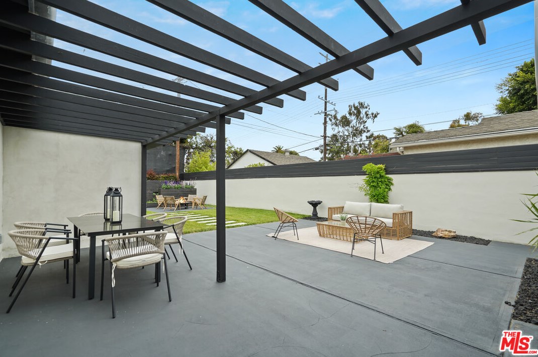 3582 Kelton Ave, Los Angeles CA  90034-5506 exterior