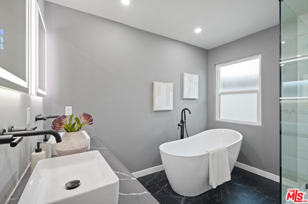 3582 Kelton Ave, Los Angeles CA  90034-5506 exterior