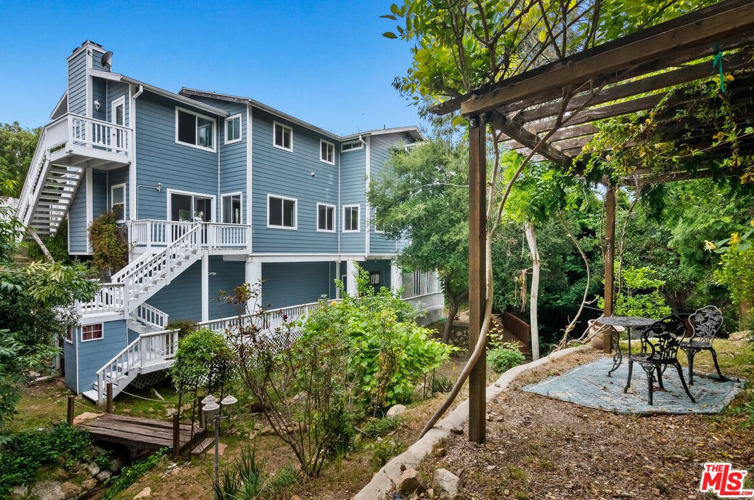 236 Cyn Rd, Thousand Oaks CA 91320-4608 exterior