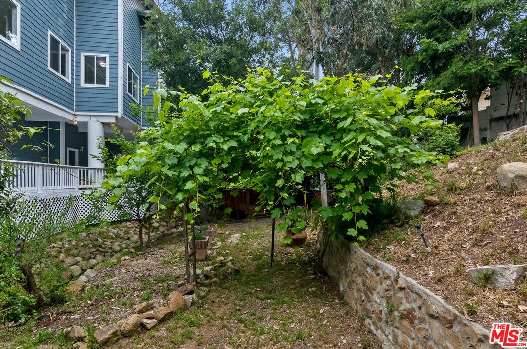 236 Cyn Rd, Thousand Oaks CA 91320-4608 exterior