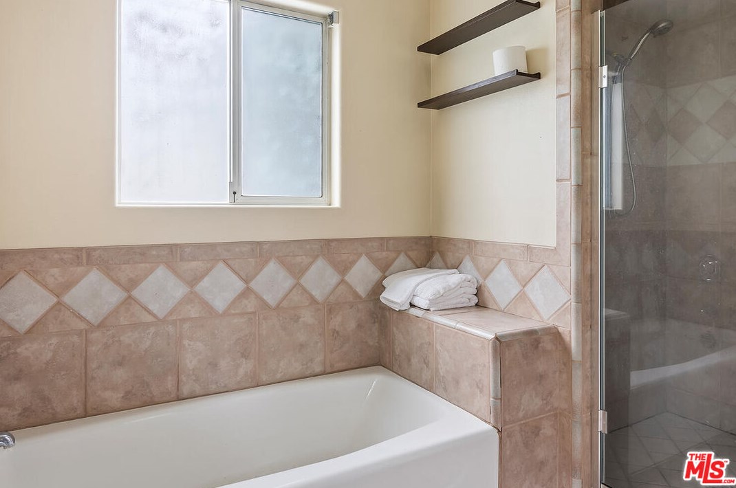 236 Cyn Rd, Thousand Oaks CA 91320-4608 exterior