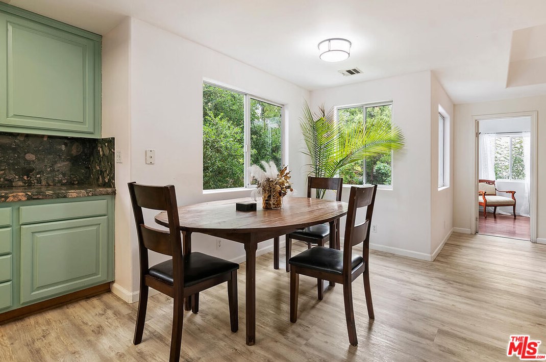 236 Cyn Rd, Thousand Oaks CA 91320-4608 exterior