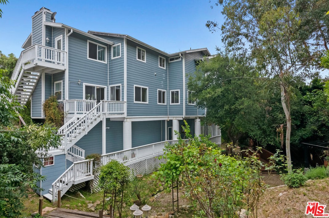 236 Cyn Rd, Thousand Oaks CA 91320-4608 exterior