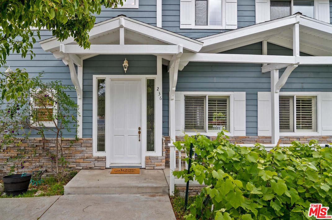 236 Cyn Rd, Thousand Oaks CA 91320-4608 exterior