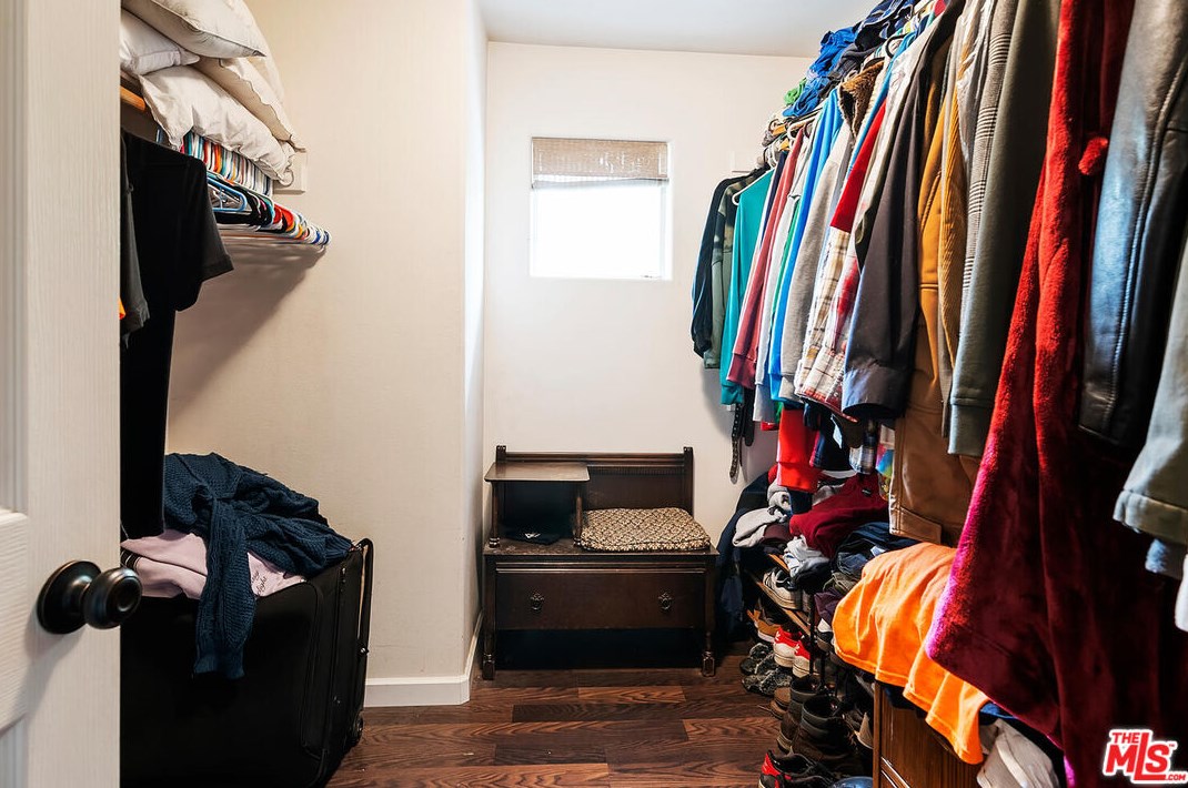 236 Cyn Rd, Thousand Oaks CA 91320-4608 exterior