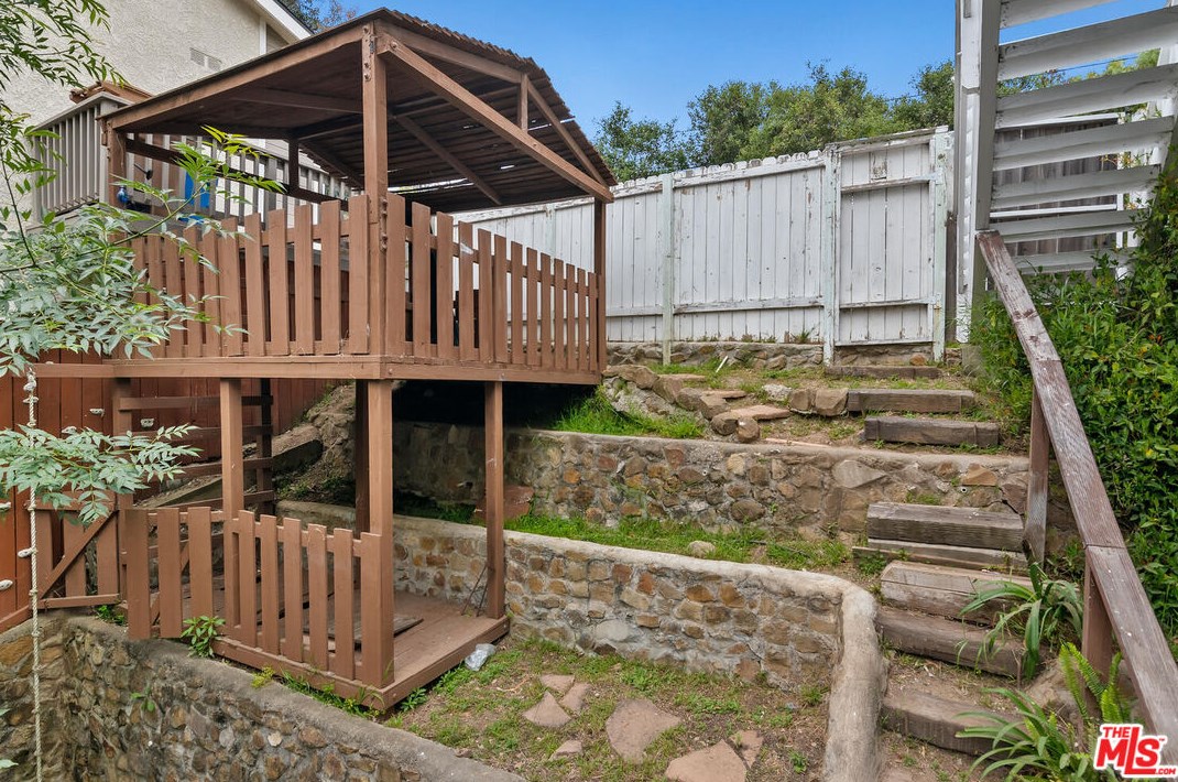 236 Cyn Rd, Thousand Oaks CA 91320-4608 exterior