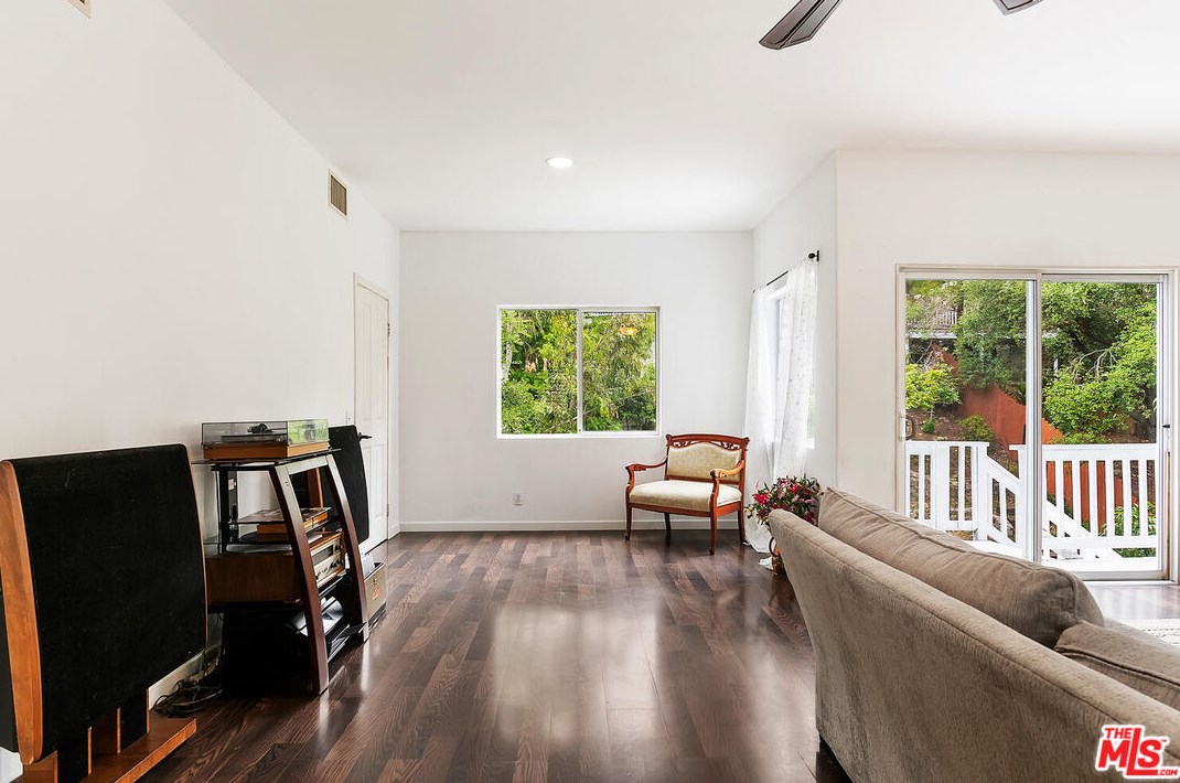 236 Cyn Rd, Thousand Oaks CA 91320-4608 exterior