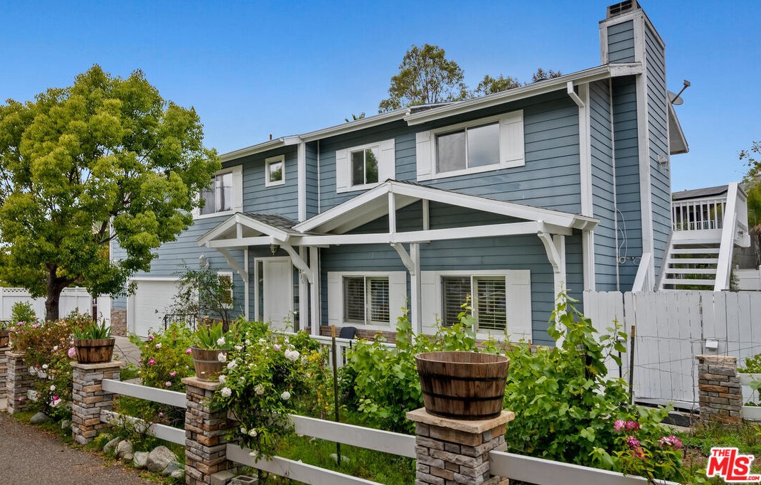 236 Cyn Rd, Thousand Oaks CA 91320-4608 exterior